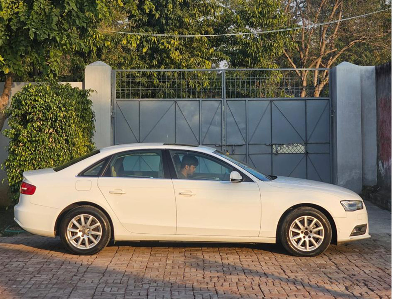 Car Image 10
